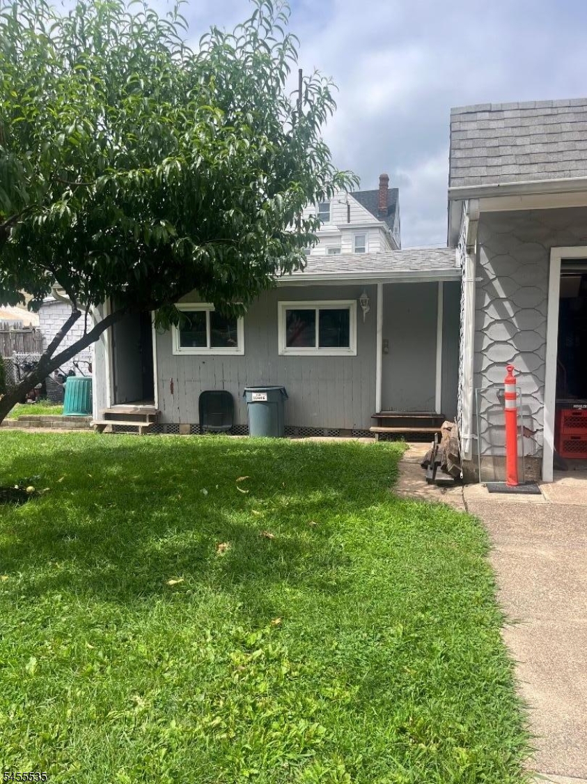 56 Seger Ave Property Photo 2