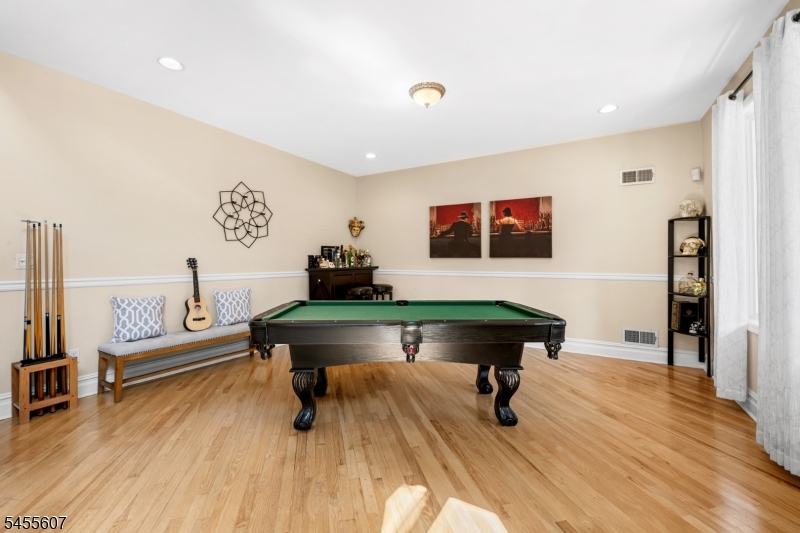 70 Farmingdale Rd Property Photo 17