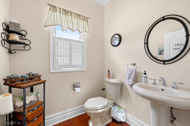 70 Farmingdale Rd Property Photo 23