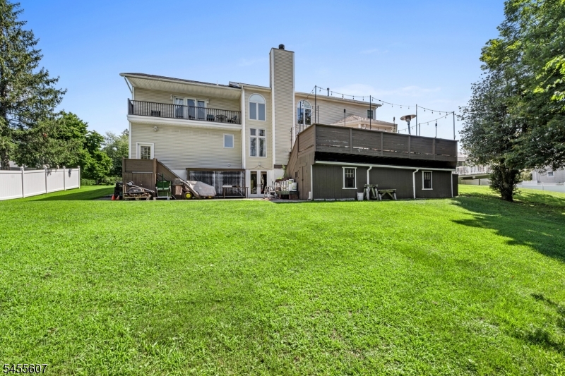 70 Farmingdale Rd Property Photo 40