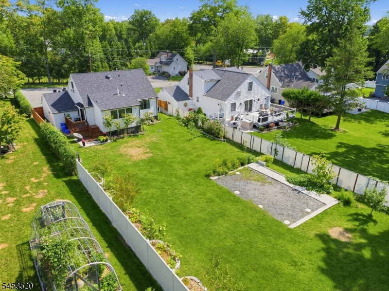 9 Frederick Pl Property Photo 2