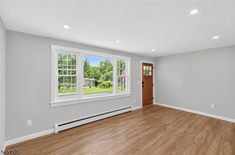 9 Frederick Pl Property Photo 3