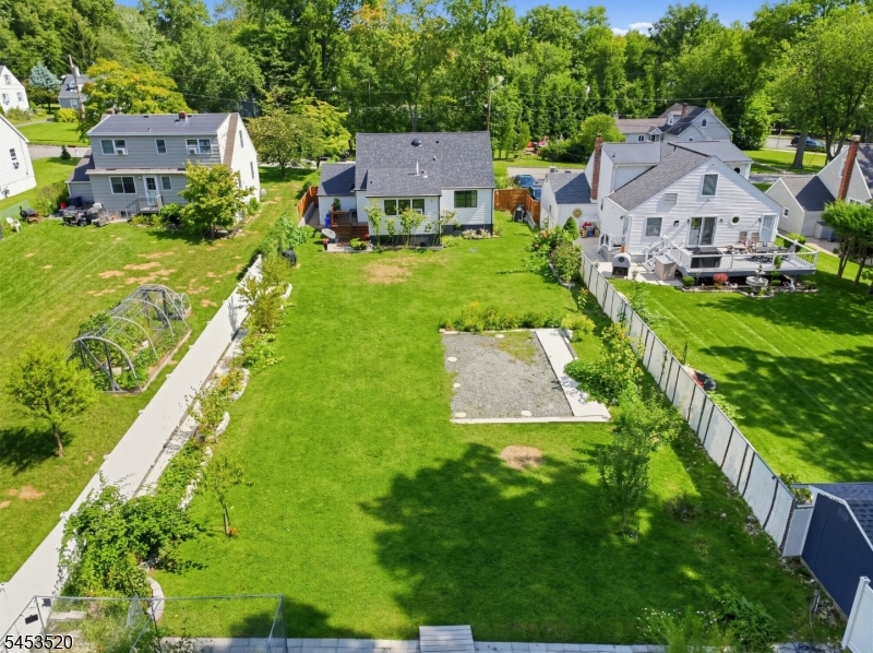 9 Frederick Pl Property Photo 18
