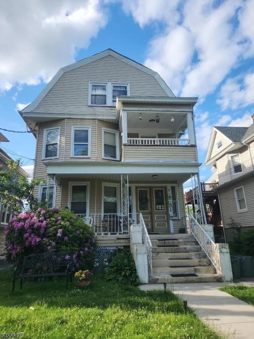 15 E Clay Ave Property Photo 1