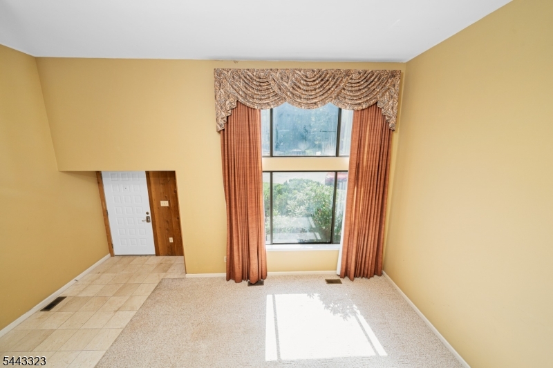 569 Dell Pl 69 Property Photo 5