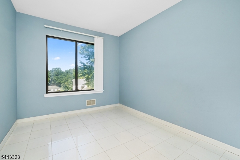 569 Dell Pl 69 Property Photo 18