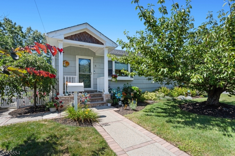 5 Corsi Rd Property Photo 1