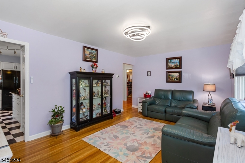 5 Corsi Rd Property Photo 4