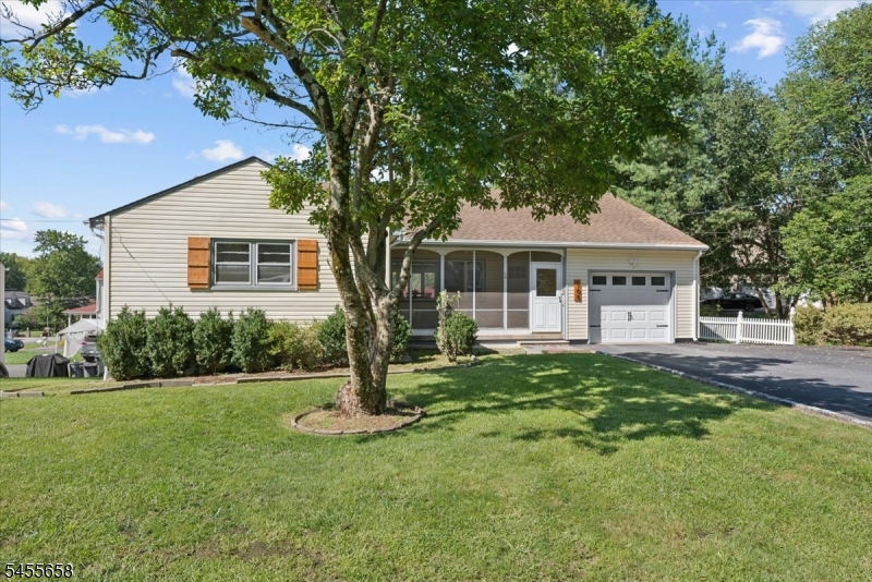 105 Parsippany Rd Property Photo 1