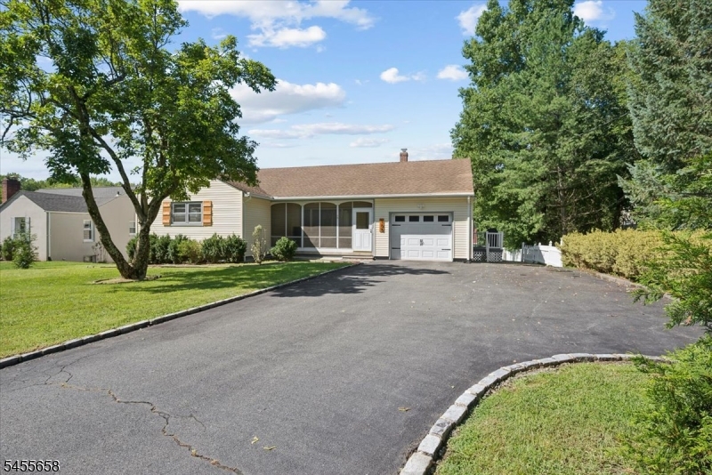 105 Parsippany Rd Property Photo 3