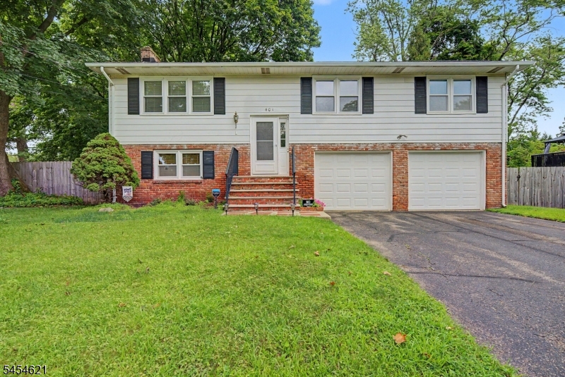 401 E Plane Street Property Photo 1