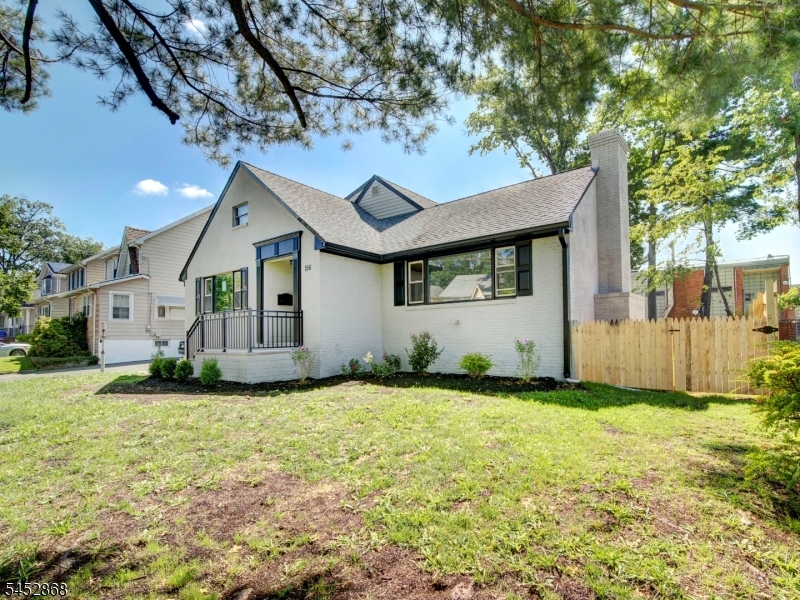 156 W Lincoln Ave Property Photo 3