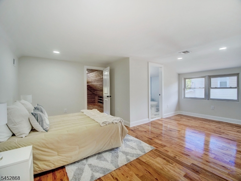 156 W Lincoln Ave Property Photo 22
