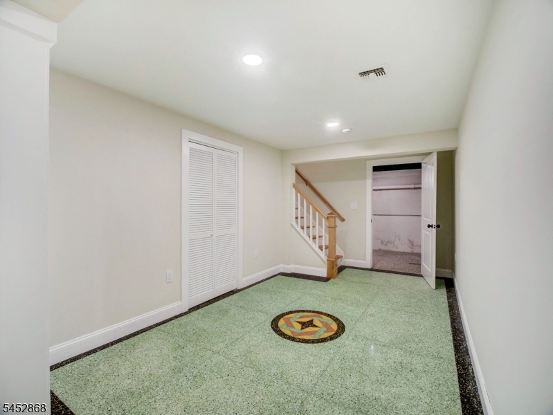 156 W Lincoln Ave Property Photo 25