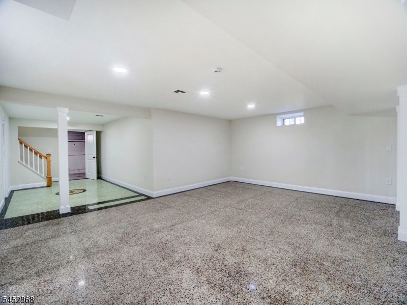156 W Lincoln Ave Property Photo 27
