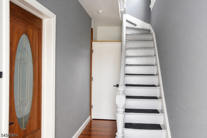 100 Maple St Property Photo 3