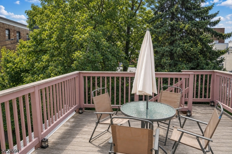 100 Maple St Property Photo 15