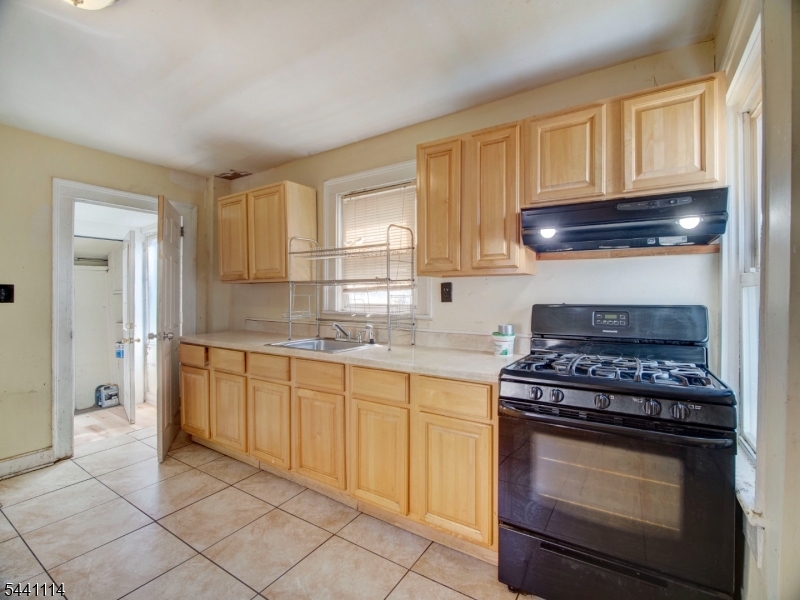 220 William St Property Photo 6