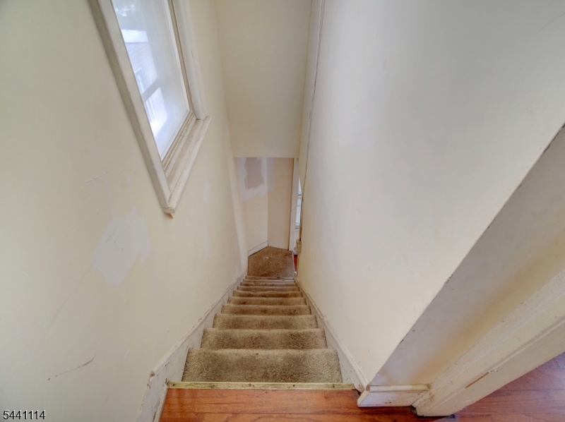 220 William St Property Photo 8