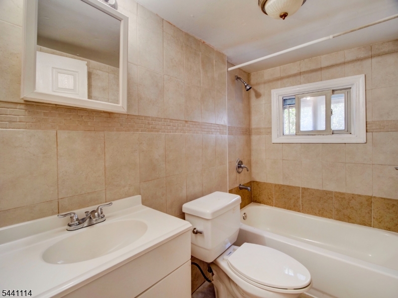 220 William St Property Photo 10