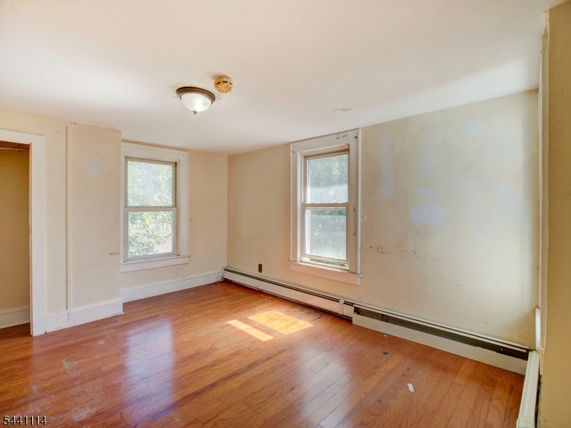220 William St Property Photo 11