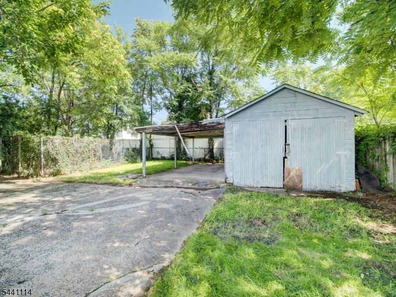 220 William St Property Photo 14