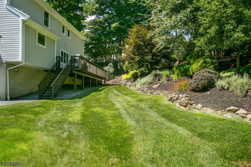 17 Colonel Evans Dr Property Photo 4