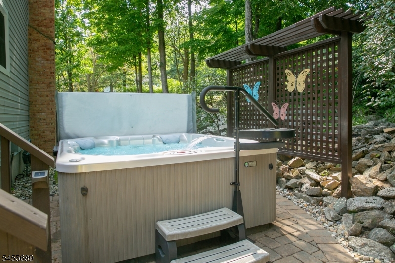 17 Colonel Evans Dr Property Photo 42