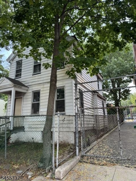 36 Sunset Ave Property Photo 3