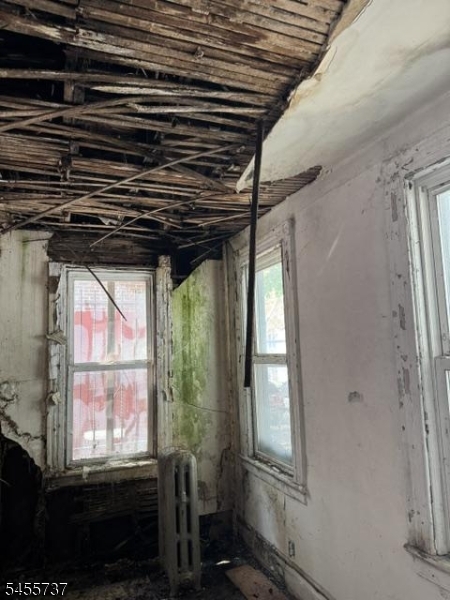 36 Sunset Ave Property Photo 8