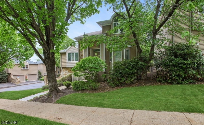 163 Clarken Dr Property Photo 1