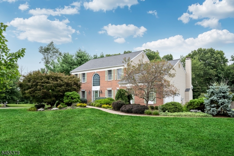 2 Fells Ln Property Photo 1