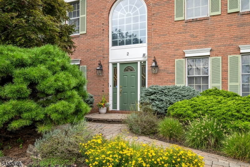 2 Fells Ln Property Photo 2