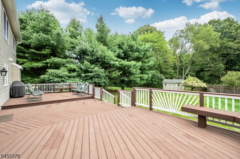2 Fells Ln Property Photo 5