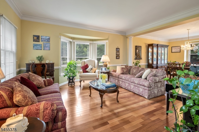 2 Fells Ln Property Photo 9