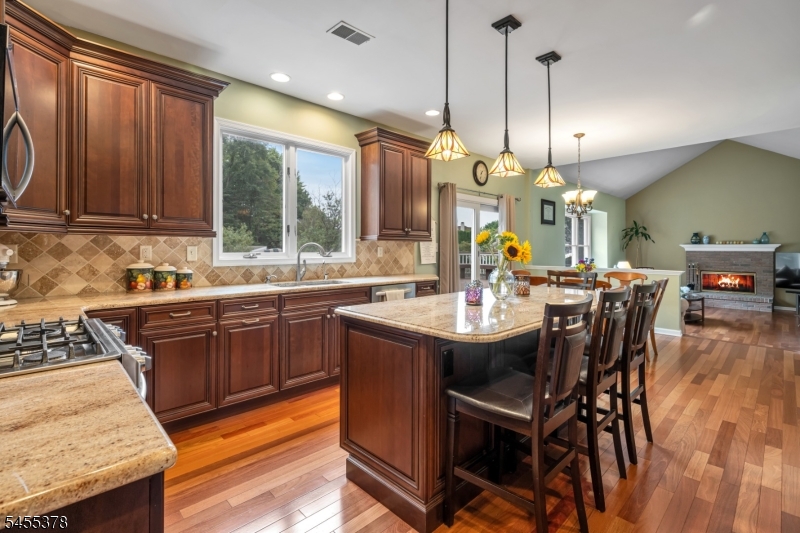 2 Fells Ln Property Photo 15