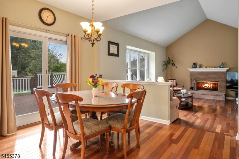 2 Fells Ln Property Photo 17