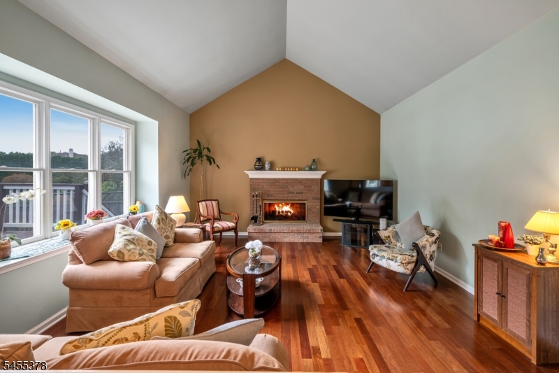 2 Fells Ln Property Photo 18