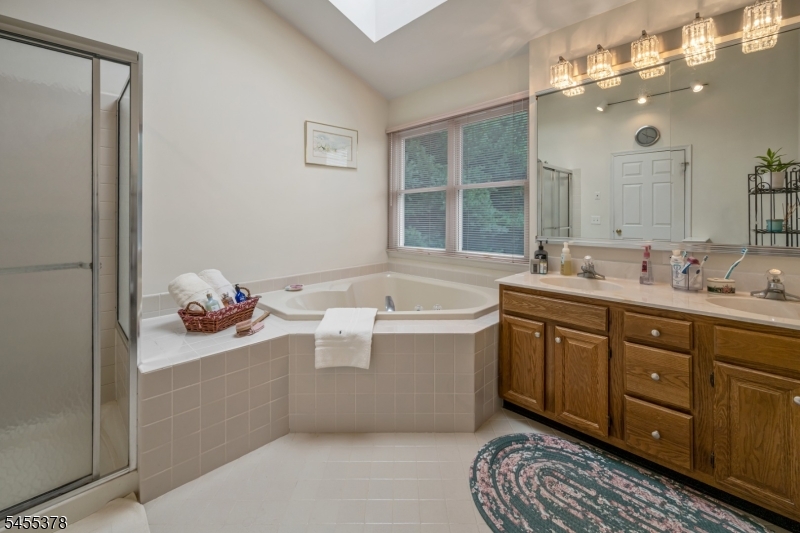 2 Fells Ln Property Photo 22