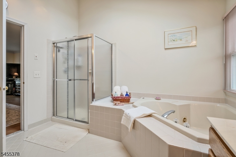 2 Fells Ln Property Photo 23