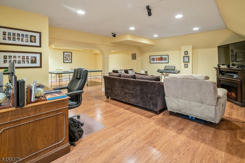 2 Fells Ln Property Photo 29