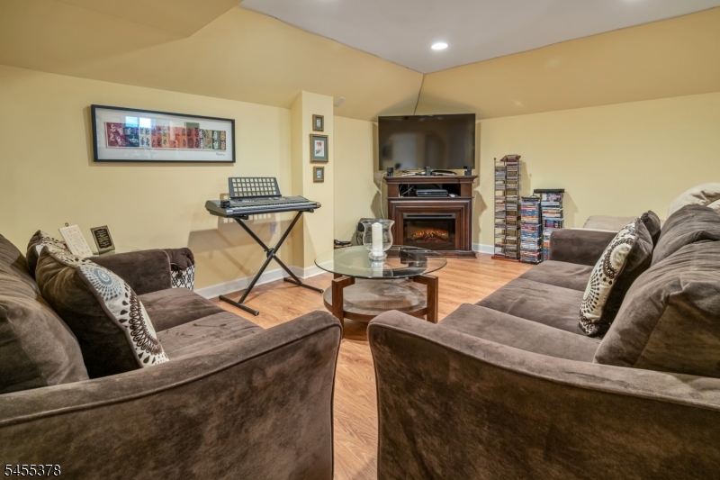 2 Fells Ln Property Photo 31