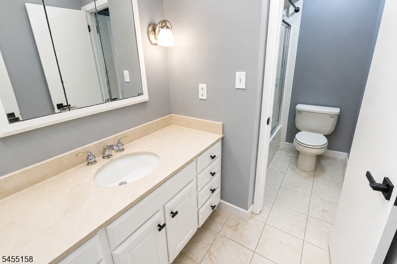 820 Topsail Ln Property Photo 7