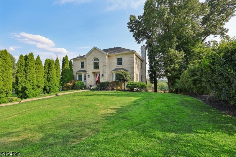 17 Rosenbrook Dr Property Photo 2