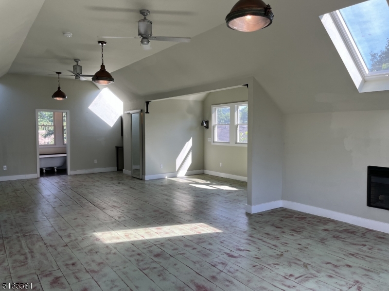 33 Drakestown Rd Property Photo 12