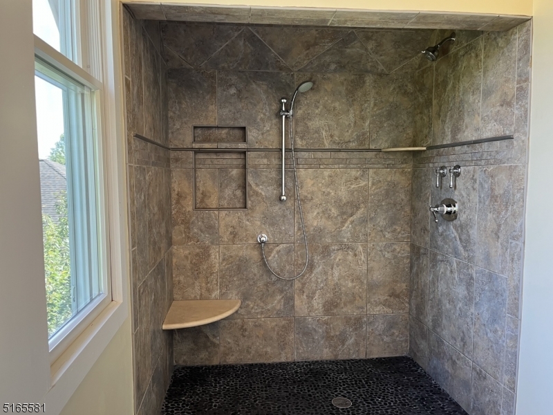 33 Drakestown Rd Property Photo 14