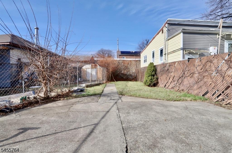 5 Salter Pl 1 Property Photo 14