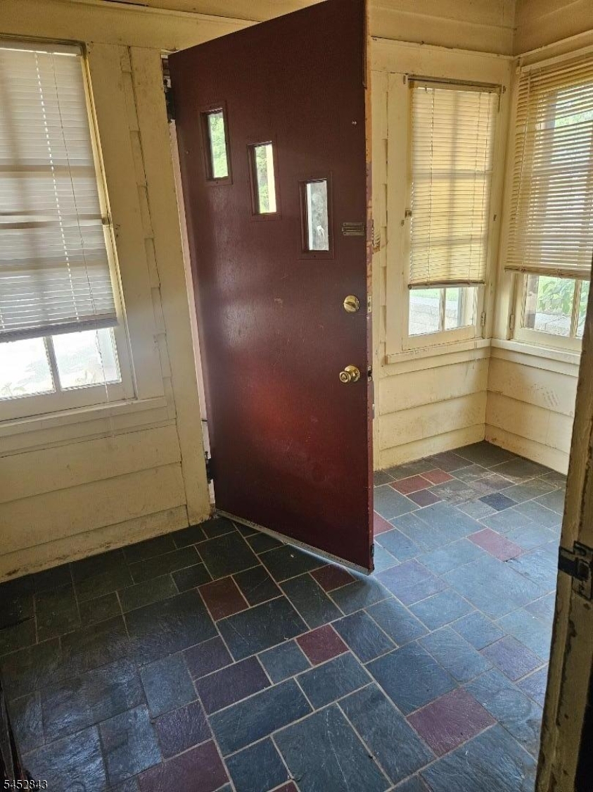 23 Elm St Property Photo 2