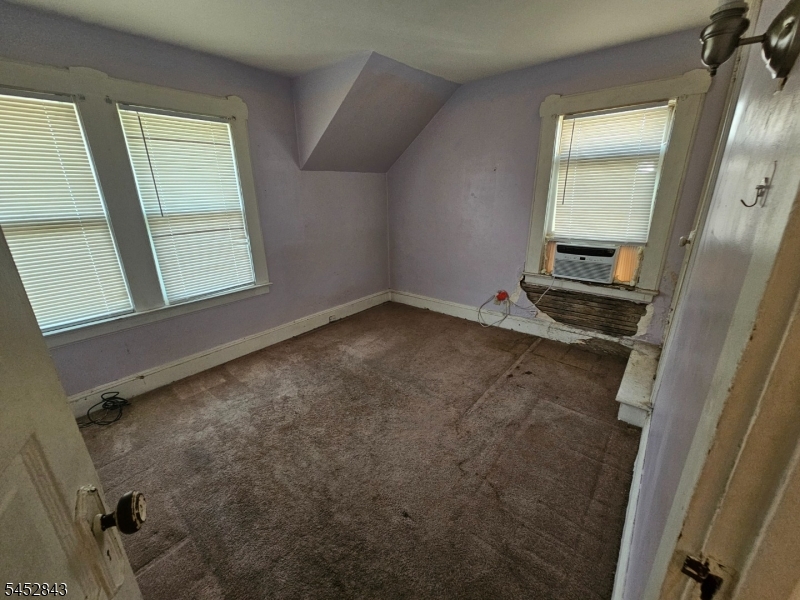 23 Elm St Property Photo 10