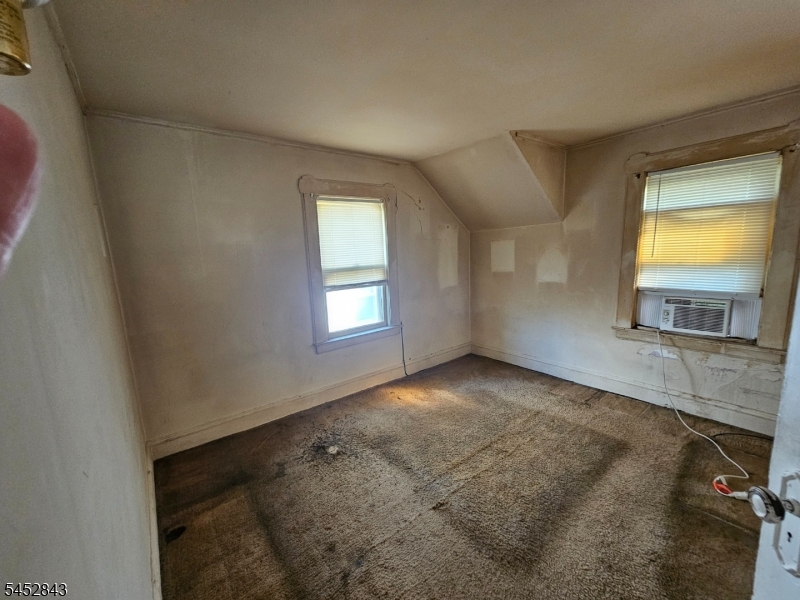 23 Elm St Property Photo 11
